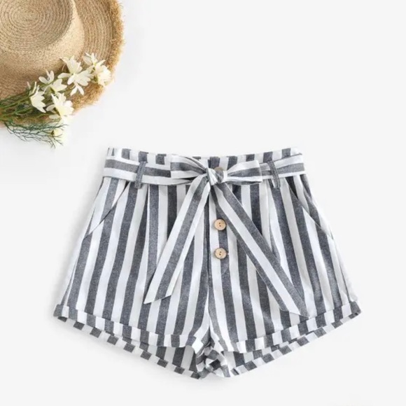 Zaful Pants - ‼️SOLD‼️ NWT Striped Shorts (m)